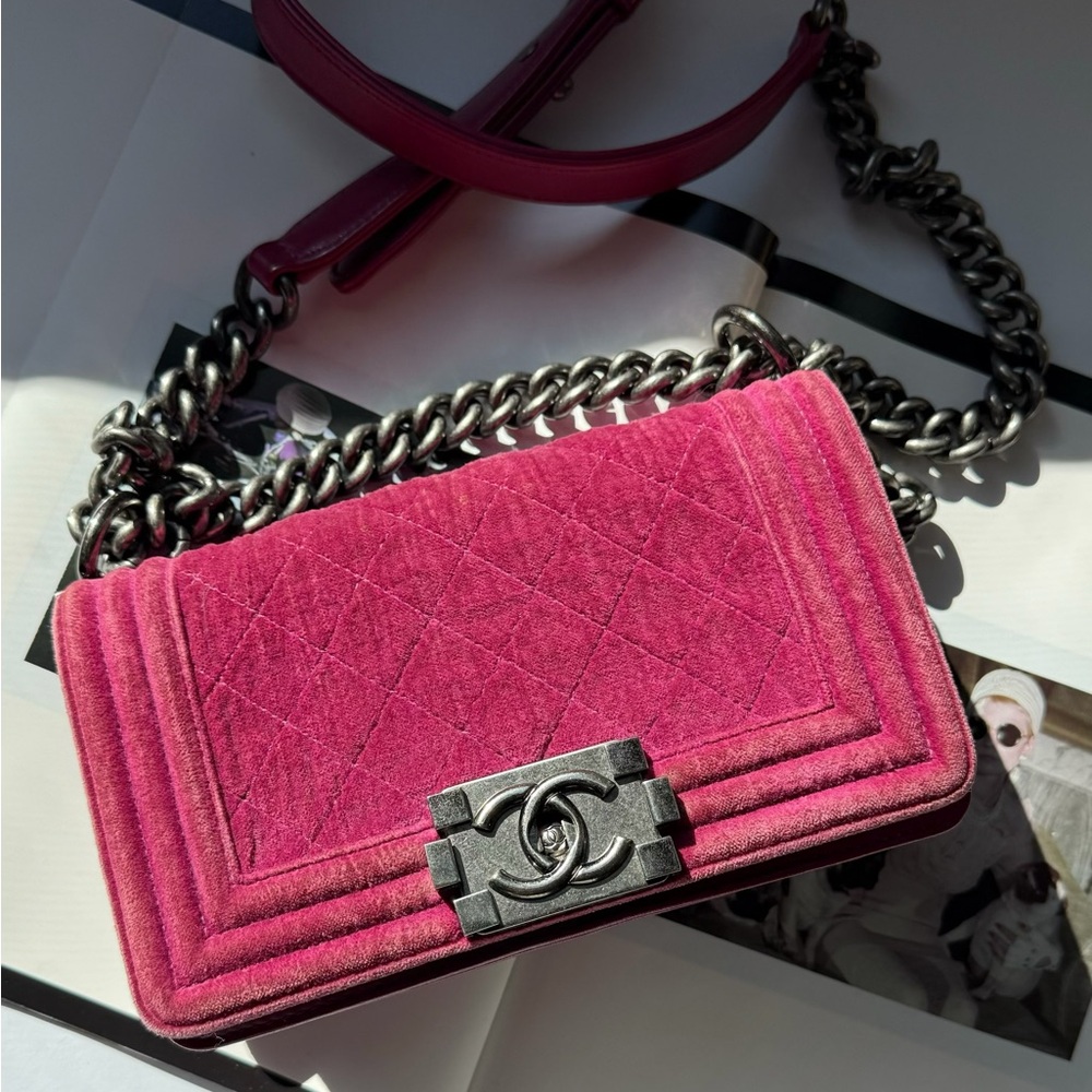 CHANEL BOY VELVET HANDBAG IN PINK